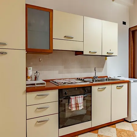 -near Arena & Giuletta- Pet Friendly Mazzini Palace Apartment Verona