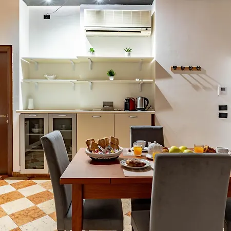 Apartment -near Arena & Giuletta- Pet Friendly Mazzini Palace Verona