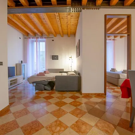 -near Arena & Giuletta- Pet Friendly Mazzini Palace Apartment Verona