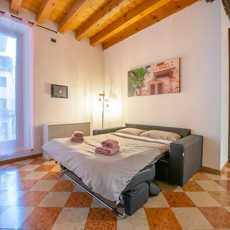 Apartment -near Arena & Giuletta- Pet Friendly Mazzini Palace