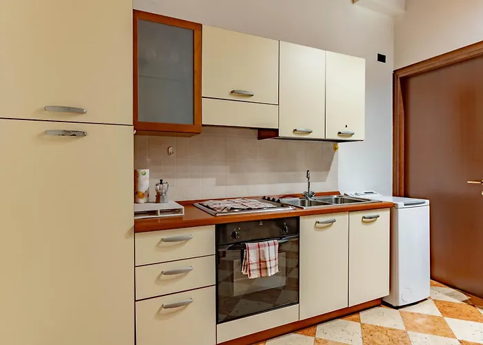 Arena Luxury Experience Elegant 78sqm Flat In Via Mazzini 5 People Apartment-fast Wifi & Elegant Balcony Appartement Verona