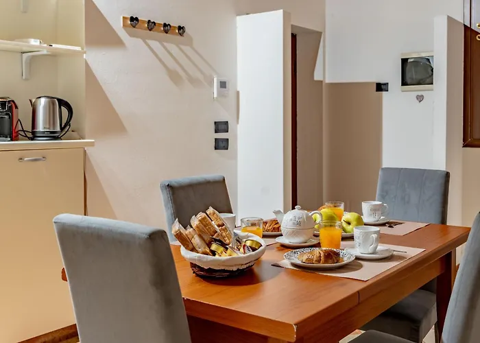 Arena Luxury Experience Elegant 78sqm Flat In Via Mazzini 5 People Apartment-fast Wifi & Elegant Balcony * Verona