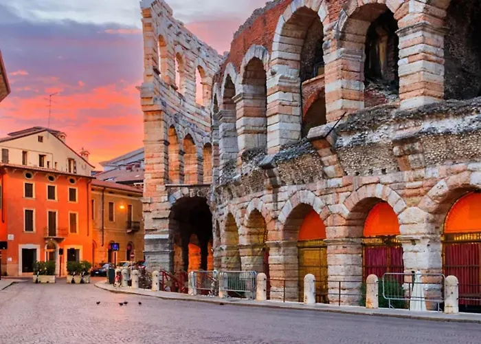 Arena Luxury Experience Elegant 78sqm Flat In Via Mazzini 5 People Apartment-fast Wifi & Elegant Balcony * Verona