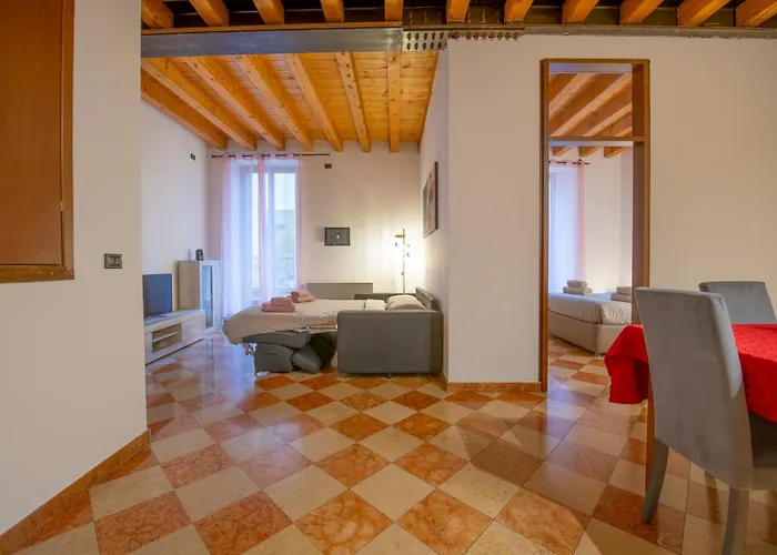 Arena Luxury Experience Elegant 78sqm Flat In Via Mazzini 5 People Apartment-fast Wifi & Elegant Balcony Appartement Verona