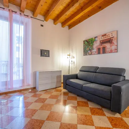 -near Arena & Giuletta- Pet Friendly Mazzini Palace Appartamento